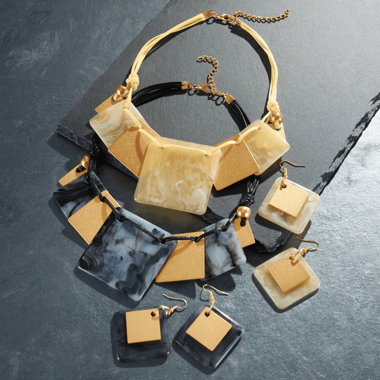 tatement necklaces are such a powerful accessory