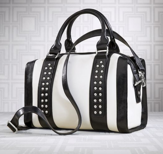 Bold black and white pair for a sophisticated look with timeless appeal. 