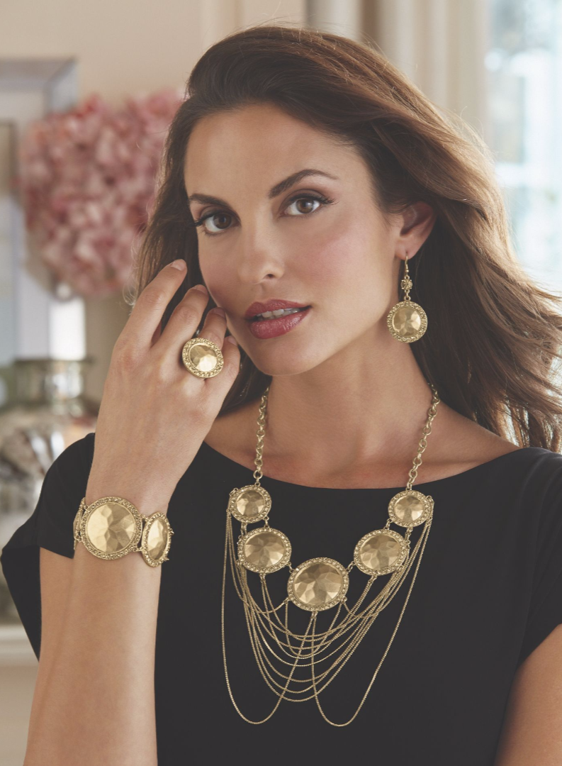 woman wearing a chain jewelry set