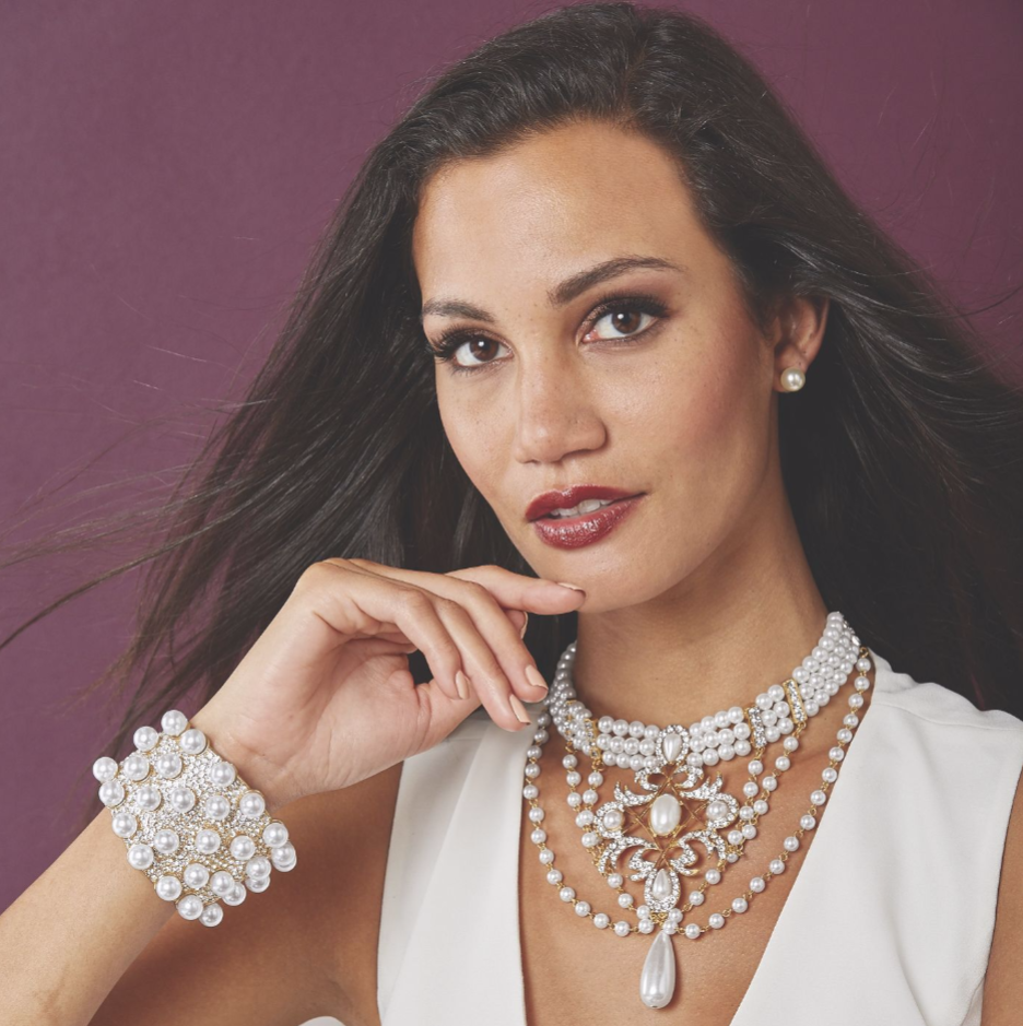 Faux Pearl Choker Necklace
